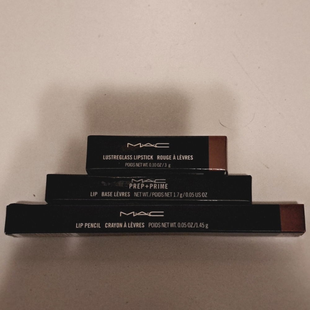 MAC cosmetics 3pc Lusterglass Lipstick kit Hug Me